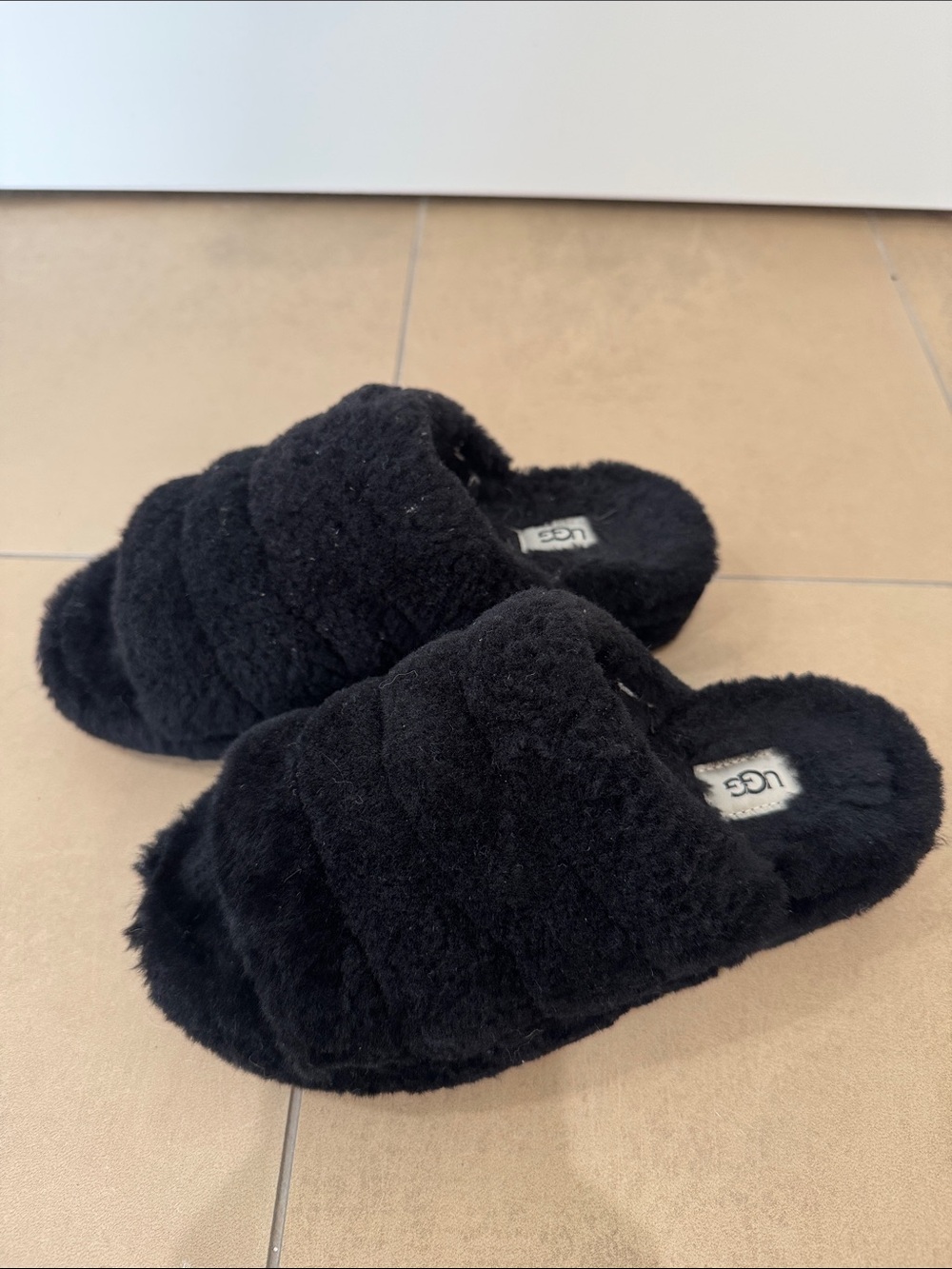 UGG Women’s Black Fluff Slide Slippers